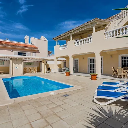 El Yuka , Heated Pool فيلة *