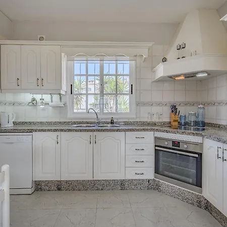 El Yuka , Heated Pool كالاو سالفاجي